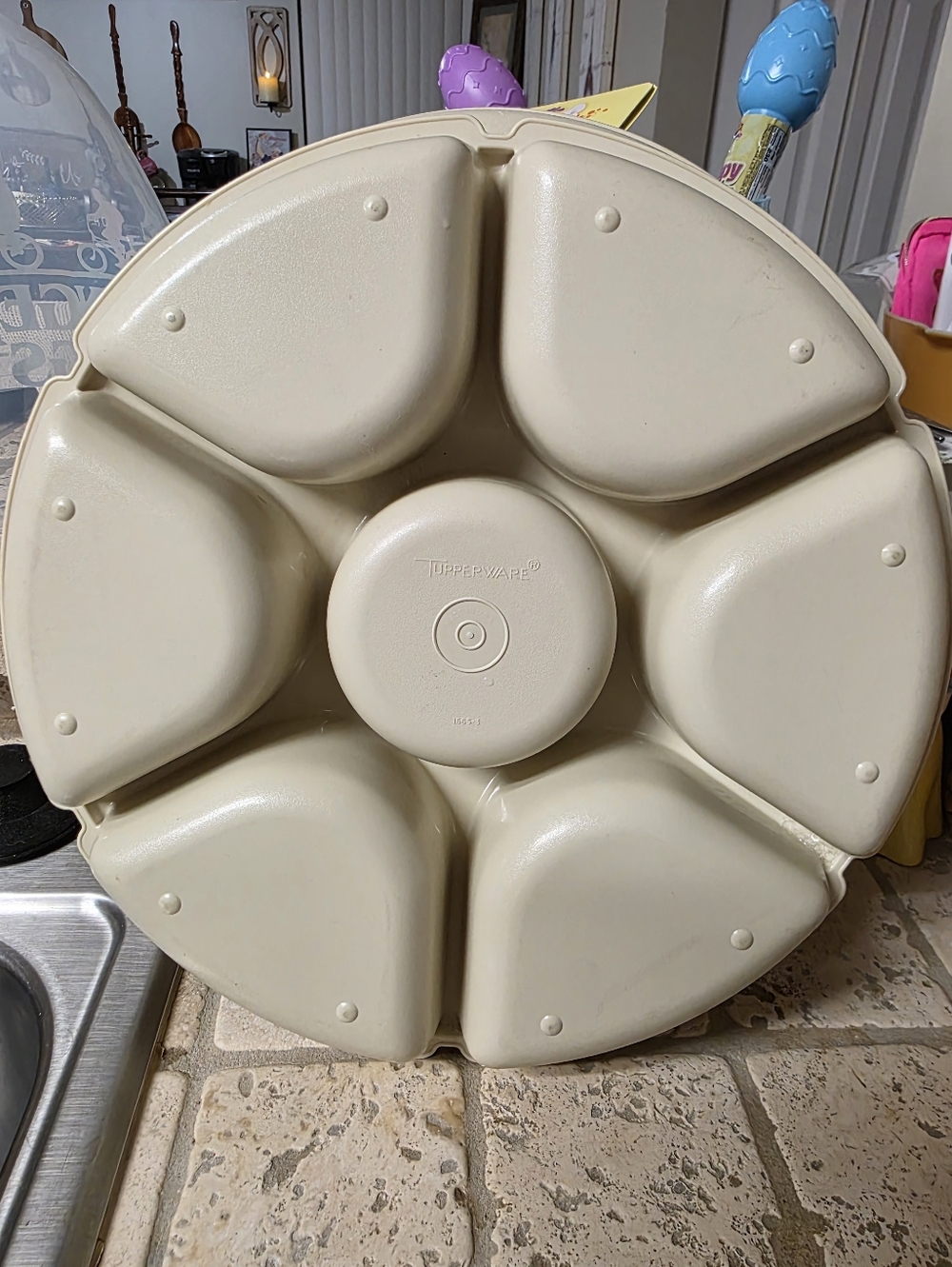 Tupperware Cream 6-Compartment Party Server